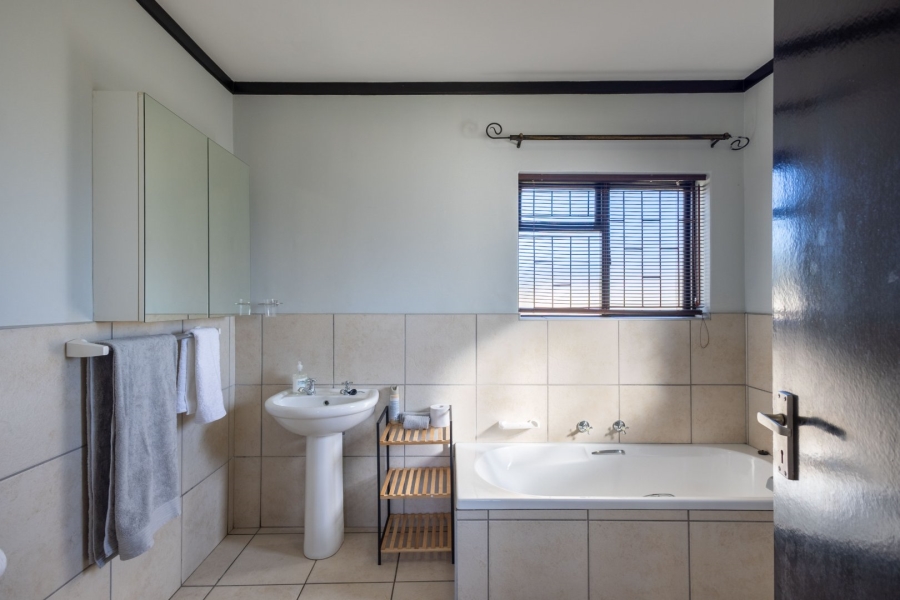 3 Bedroom Property for Sale in Santini Village Western Cape